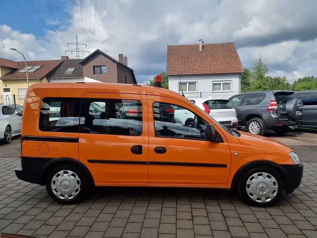 Gebraucht Opel Combo 101 PS (74 kW) 2009 Orange Van / Kleinbus