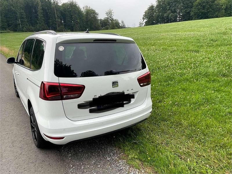 Weiß Gebraucht 2019 Seat Alhambra Style Van / Kleinbus | 24.990 € (Guter Preis) - Bild 1/4