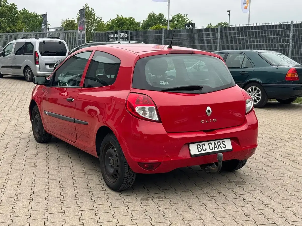 Gebraucht Renault Clio 75 PS (55 kW) 2012 Rot Kleinwagen
