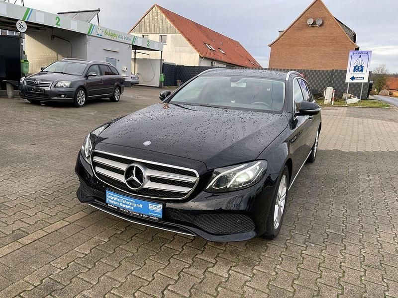 Schwarz unilack Gebraucht 2016 Mercedes E220 Kombi | 16.690 € (Teuer) - Bild 1/4