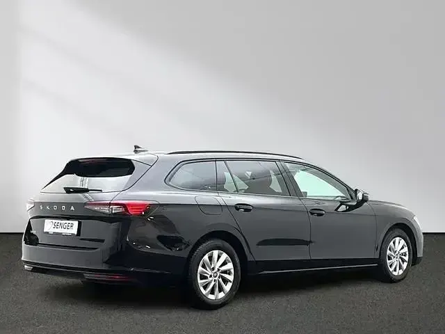 Gebraucht Skoda Superb Essence 150 PS (110 kW) 2025 Schwarz Kombi