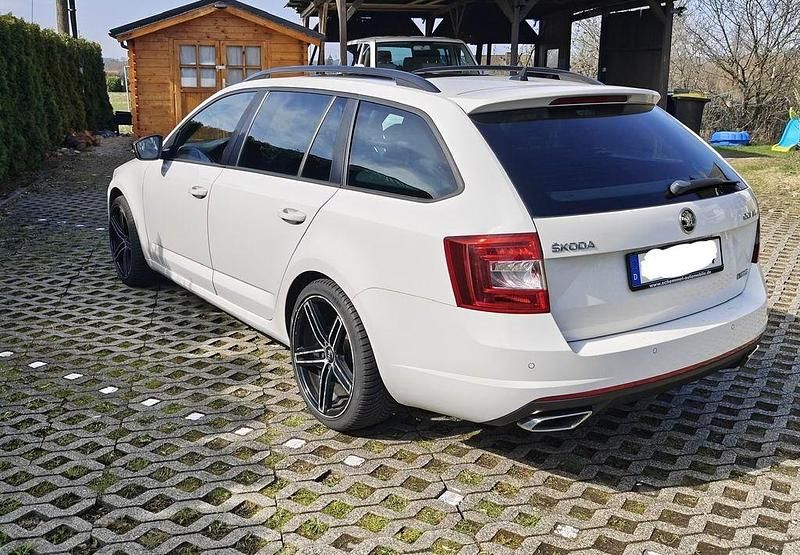 Gebraucht Skoda Octavia vRS 184 PS (135 kW) 2016 Weiß Kleinwagen