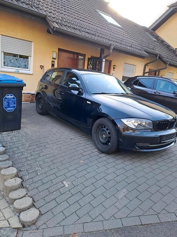Gebraucht BMW 116 122 PS (89 kW) 2008 Schwarz Kleinwagen