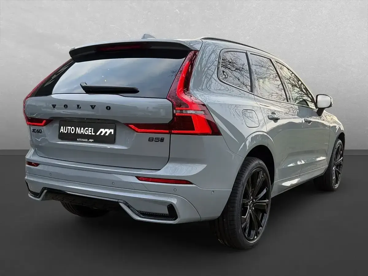 Second-hand Volvo XC60 Ultra 250 CP (183 kW) 2025 Gri SUV