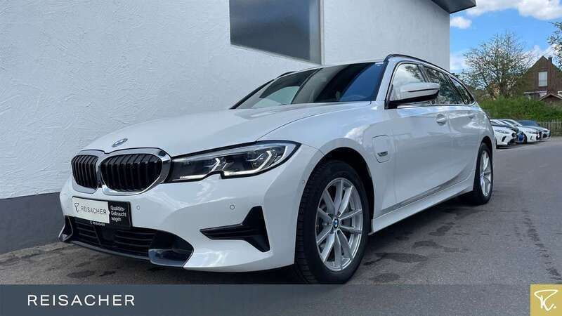 Alpinweiss Gebraucht 2022 BMW 330e Shadowline Kombi | 27.999 € (Superpreis) - Bild 1/4