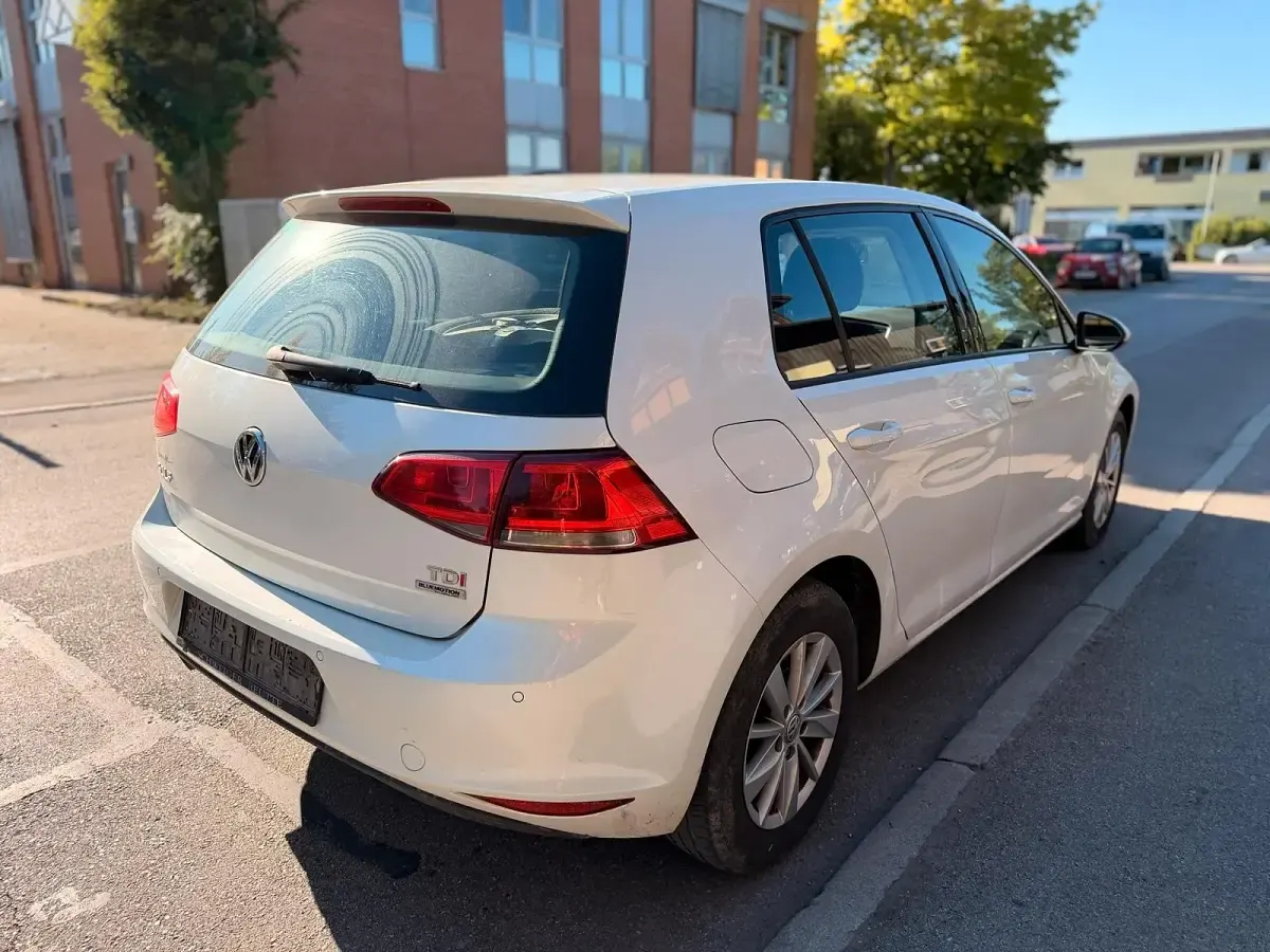 Gebraucht VW Golf VII 105 PS (77 kW) 2013 Weiß Limousine