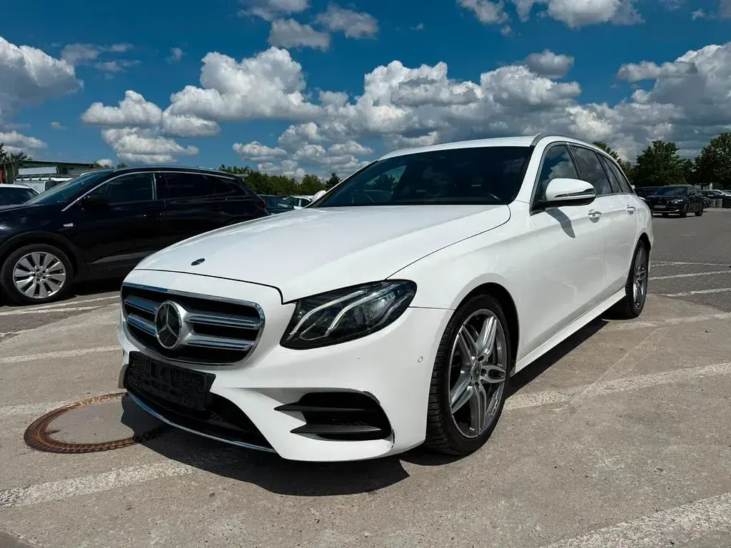 Gebraucht Mercedes E220 AMG line 194 PS (142 kW) 2020 Weiß Limousine