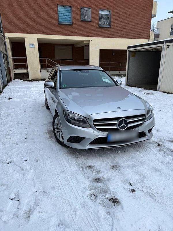 Grau Gebraucht 2018 Mercedes C200 Kombi | 15.400 € (Teuer) - Bild 1/4