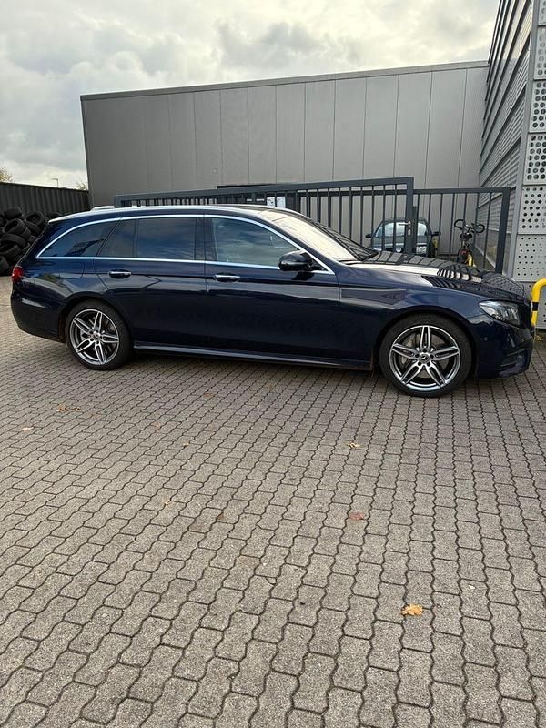 Gebraucht Mercedes E400 AMG line 333 PS (244 kW) 2017 Blau Kombi