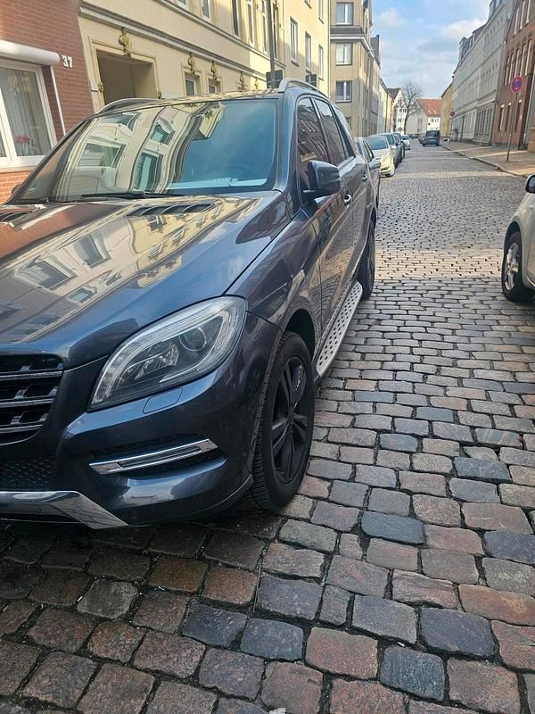Gebraucht Mercedes ML350 258 PS (189 kW) 2012 Grau SUV
