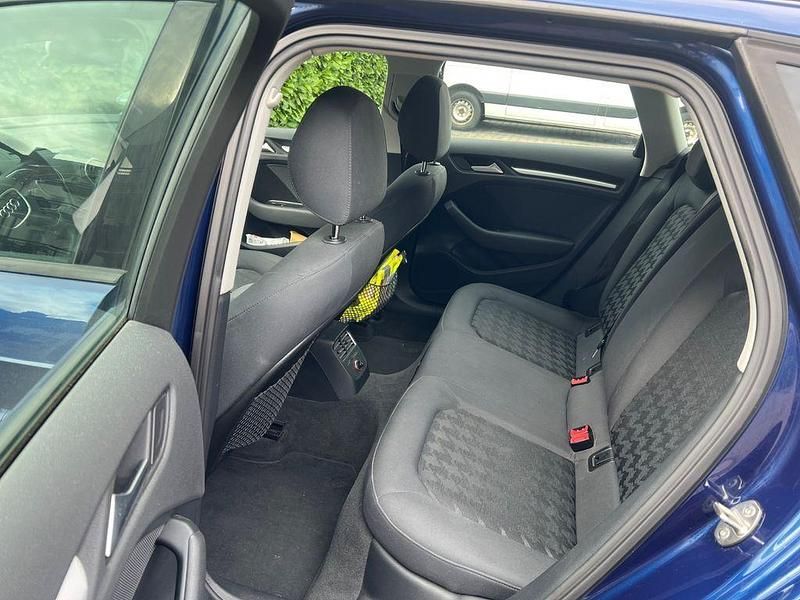 Gebraucht Audi A3 Attraction 125 PS (91 kW) 2014 Blau Limousine