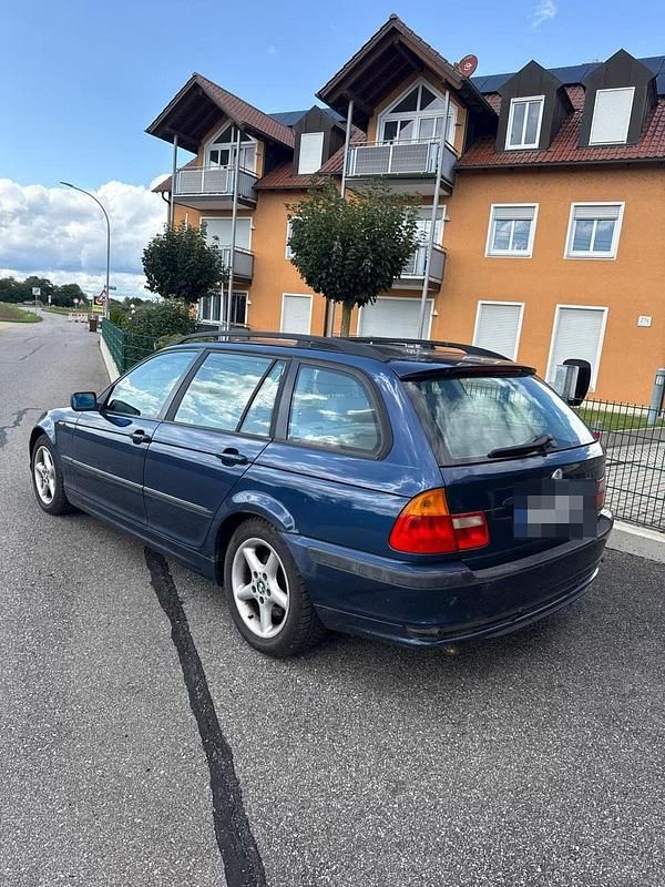 Gebraucht BMW 320 150 PS (110 kW) 2004 Blau Kombi