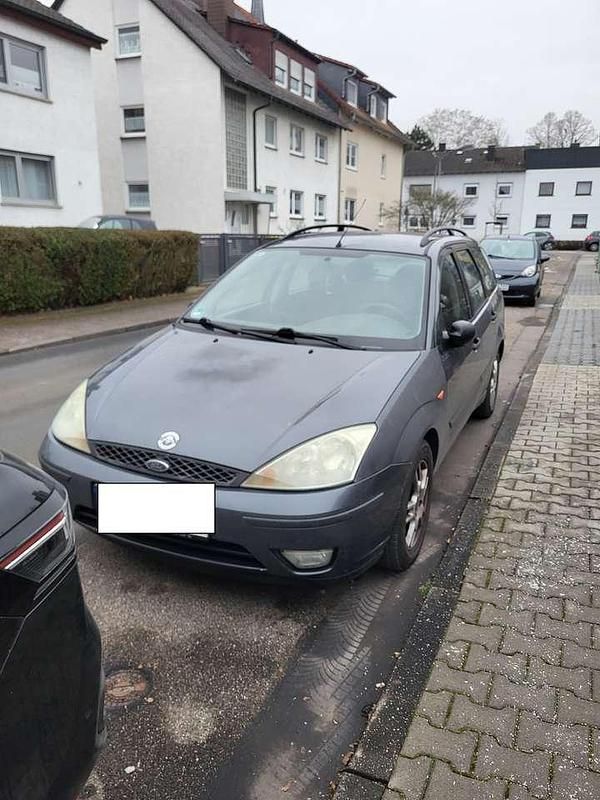 Grau Gebraucht 2004 Ford Focus Futura Kombi | 500 € (Superpreis) - Bild 1/4