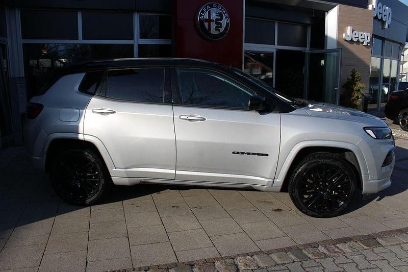Gebraucht Jeep Compass 179 PS (131 kW) 2022 Silber SUV