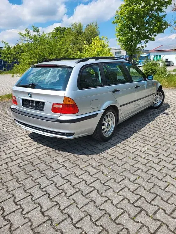 Gebraucht BMW 320 150 PS (110 kW) 2004 Silber Kombi