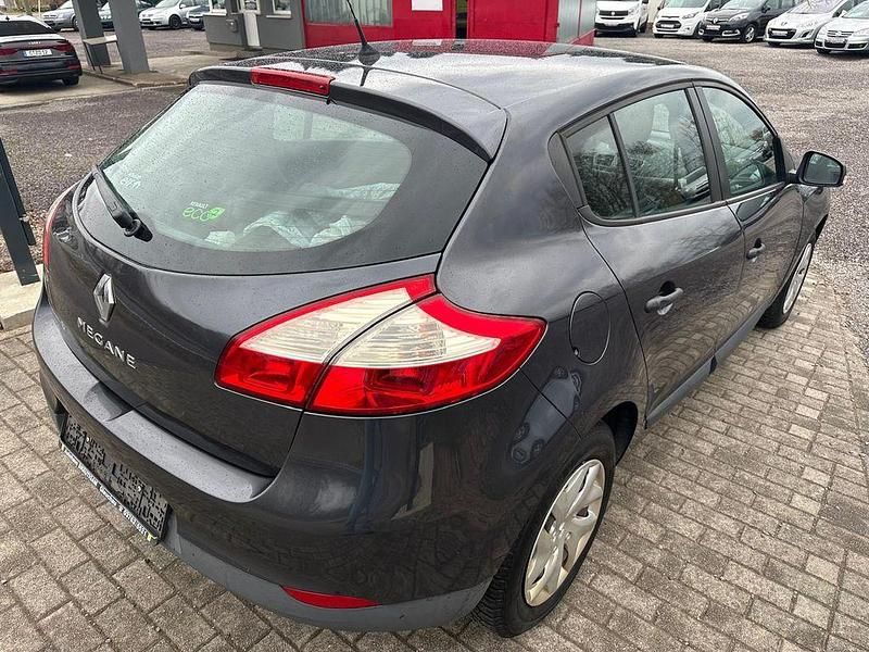 Gebraucht Renault Mégane 101 PS (74 kW) 2012 Grau Limousine
