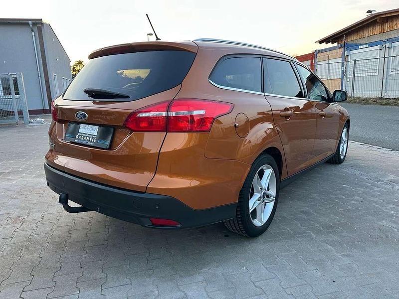 Gebraucht Ford Focus Titanium 120 PS (88 kW) 2017 Orange Kombi