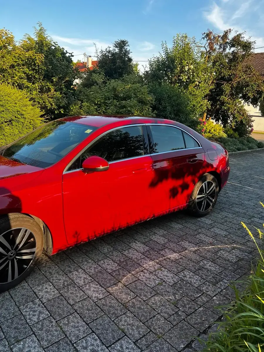 Gebraucht Mercedes A180 136 PS (100 kW) 2021 Rot Limousine