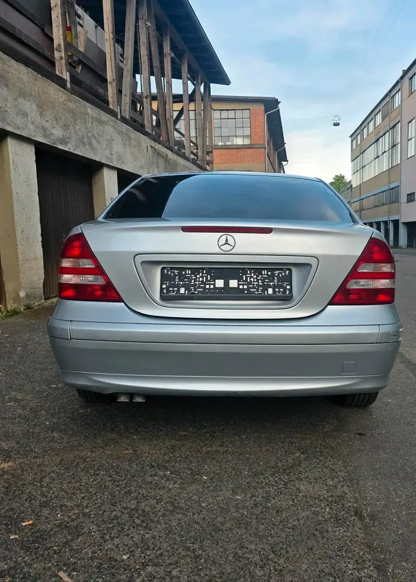 Gebraucht Mercedes C220 150 PS (110 kW) 2006 Silber Limousine