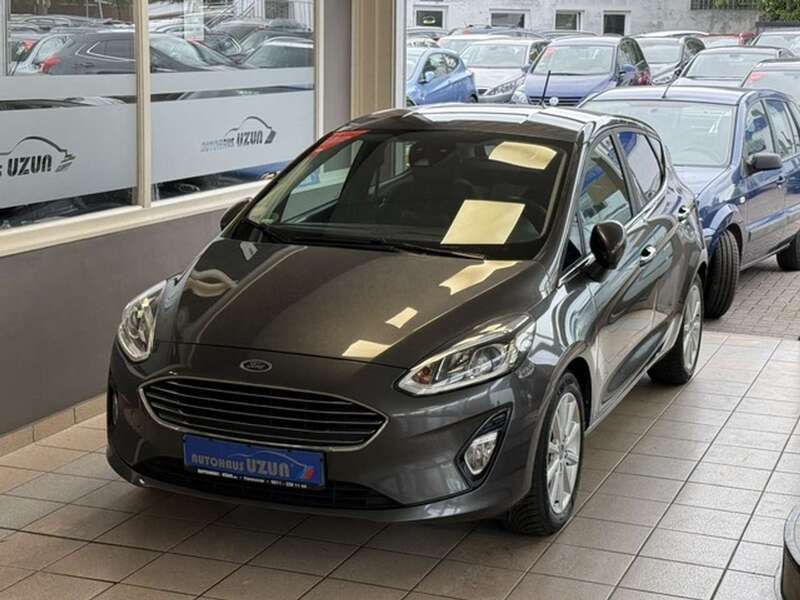 Grau Gebraucht 2018 Ford Fiesta Titanium Kleinwagen | 8.990 € (Teuer) - Bild 1/4