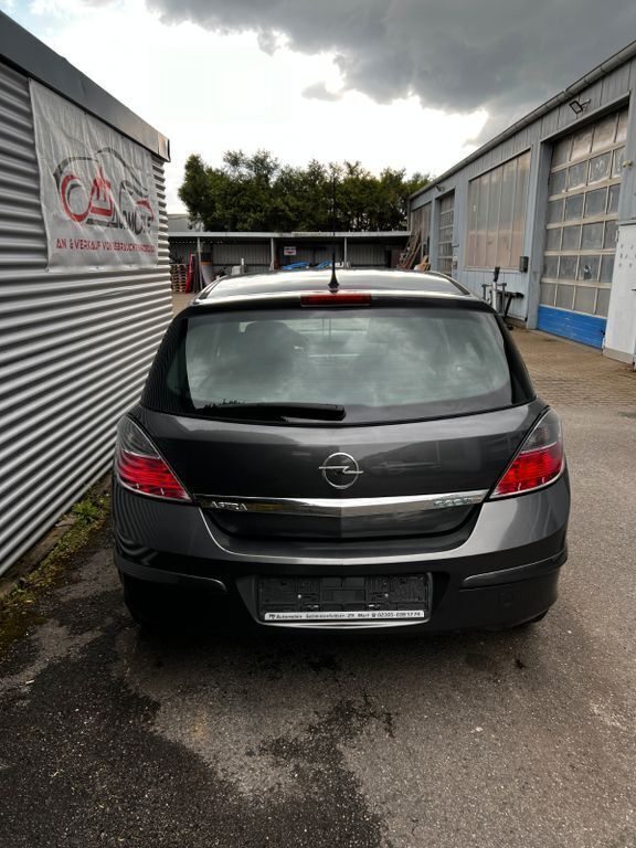 Gebraucht Opel Astra 90 PS (66 kW) 2009 Grau Limousine