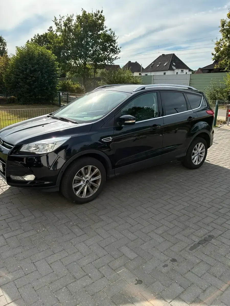 Gebraucht Ford Kuga 88 PS (64 kW) 2015 Schwarz SUV