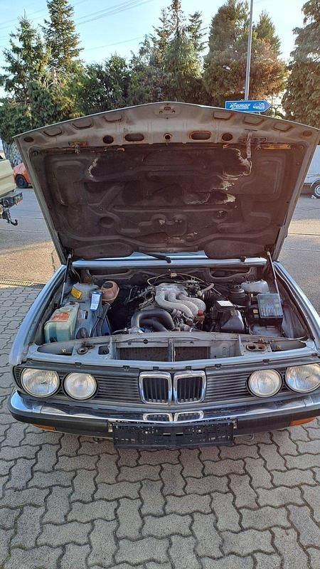 Gebraucht BMW 525 Basis 129 PS (94 kW) 1983 Blau Limousine