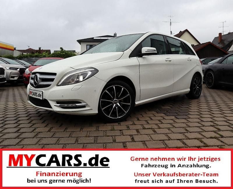 Gebraucht Mercedes B200 156 PS (114 kW) 2014 Weiß Van / Kleinbus
