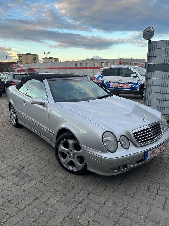 Grau Gebraucht 2002 Mercedes CLK200 Avantgarde Cabrio | 6.499 € (Fairer Preis) - Bild 1/4