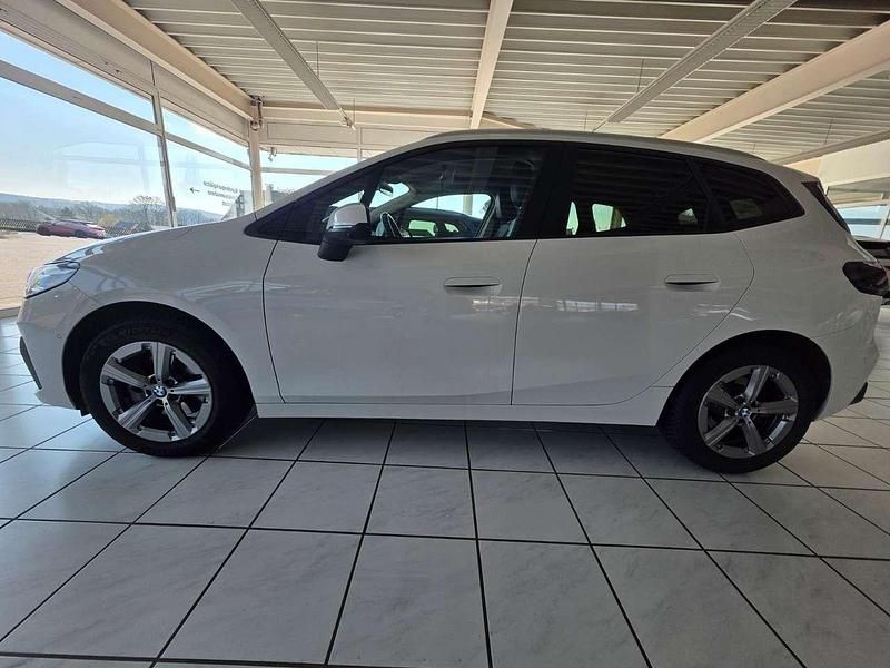 Gebraucht BMW 220 170 PS (125 kW) 2023 Alpinweiss iii Van / Kleinbus