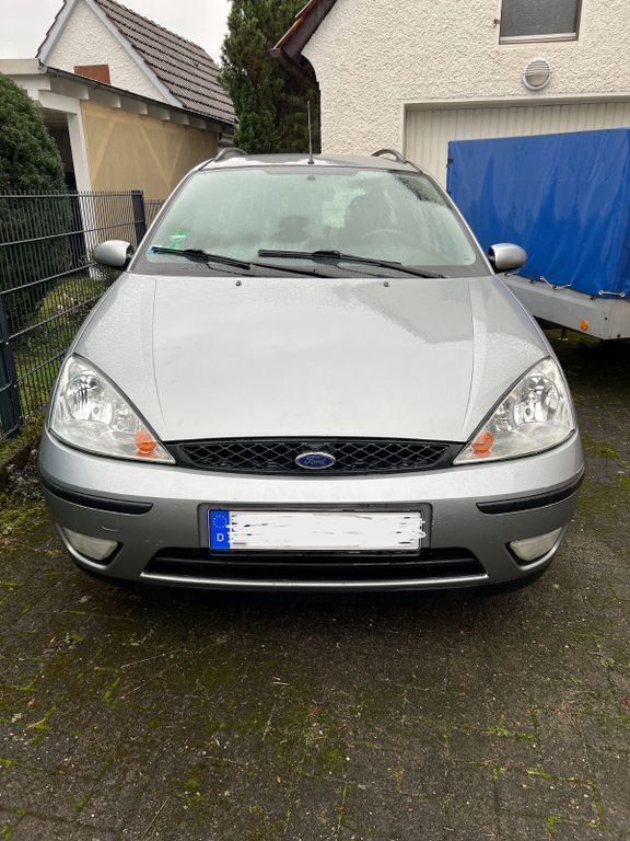 Grau Gebraucht 2004 Ford Focus Ambiente Kombi | 1.799 € (Fairer Preis) - Bild 1/4