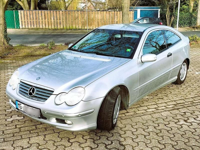 Gebraucht Mercedes C180 143 PS (105 kW) 2002 Silber Coupé