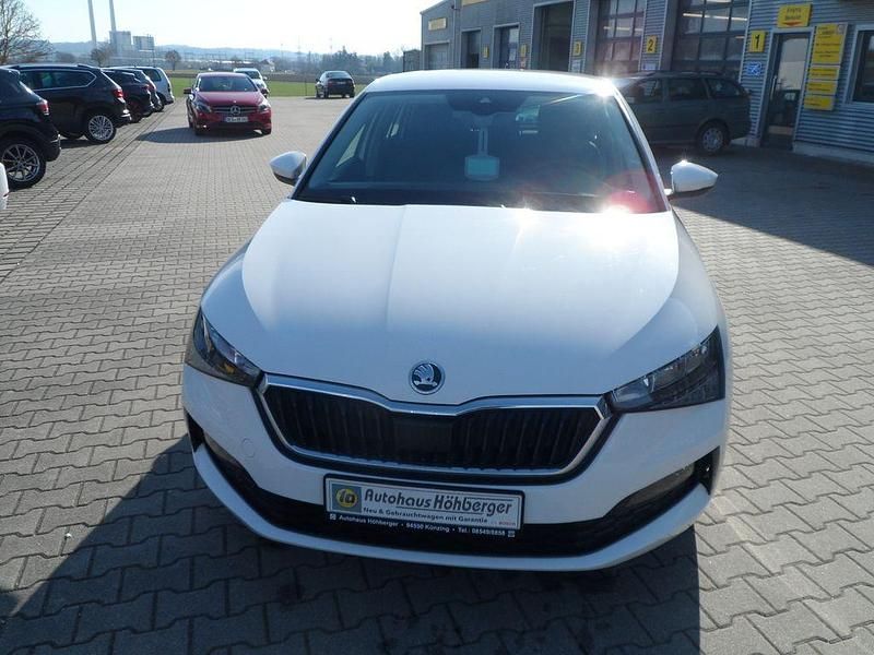 Gebraucht Skoda Scala Ambition 110 PS (80 kW) 2021 Weiß Kleinwagen