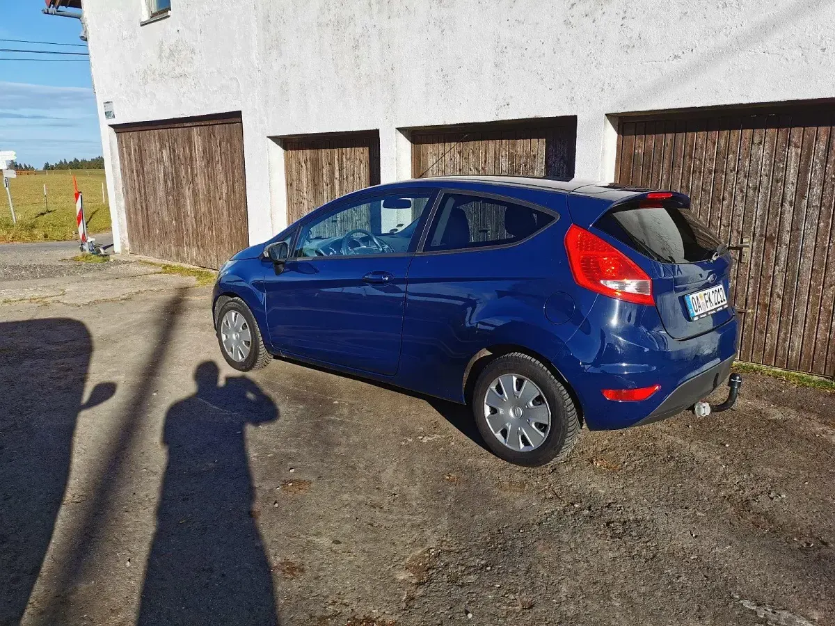 Gebraucht Ford Fiesta 60 PS (44 kW) 2010 Blau Kleinwagen