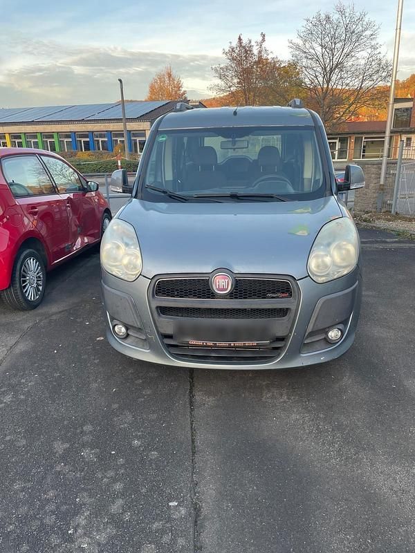 Grau Gebraucht 2010 Fiat Doblò Van / Kleinbus | 3.400 € (Guter Preis) - Bild 1/4