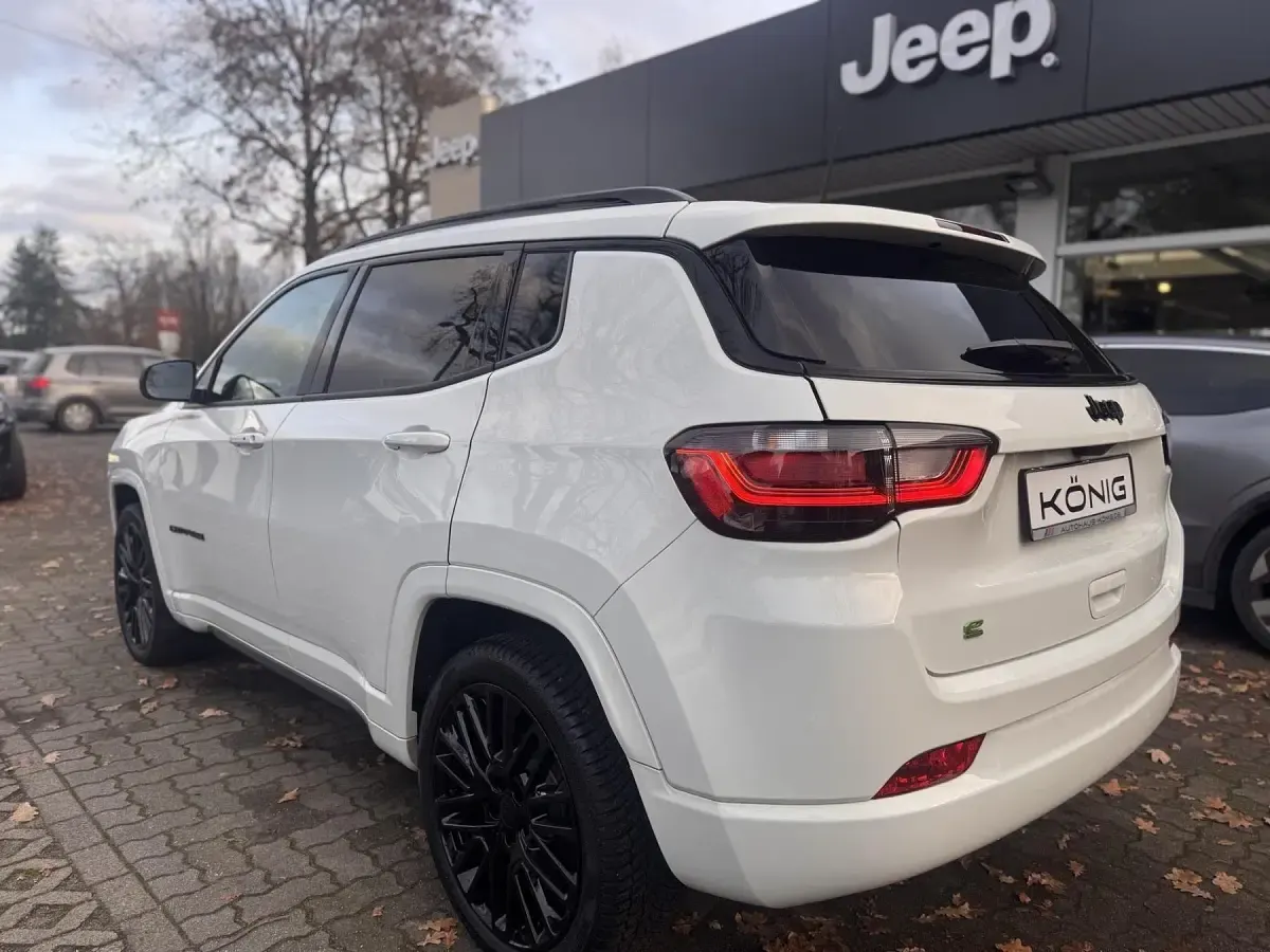 Occasion Jeep Compass Altitude 131 ch (96 kW) 2023 Blanc SUV