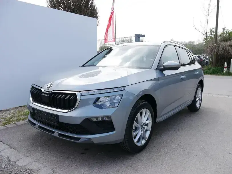 Neu Skoda Kamiq Premium Edition 150 PS (110 kW) 2026 Smokey diamond silber metallic SUV
