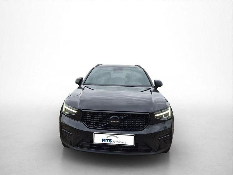Neu Volvo XC40 163 PS (119 kW) 2025 Schwarz SUV