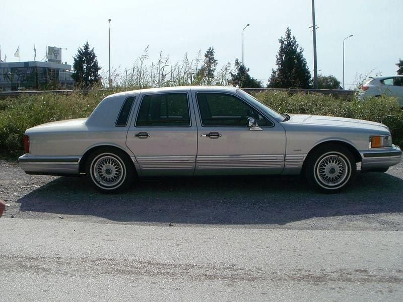 Gebraucht Lincoln Town Car 159 PS (116 kW) 1990 Silber Limousine