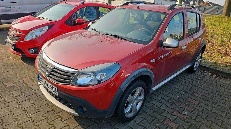 Rot Gebraucht 2012 Dacia Sandero Stepway Kleinwagen | 2.300 € (Superpreis) - Bild 1/4