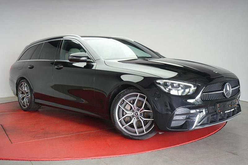 Schwarz Gebraucht 2021 Mercedes E200 AMG Limousine | 29.990 € - Bild 1/4