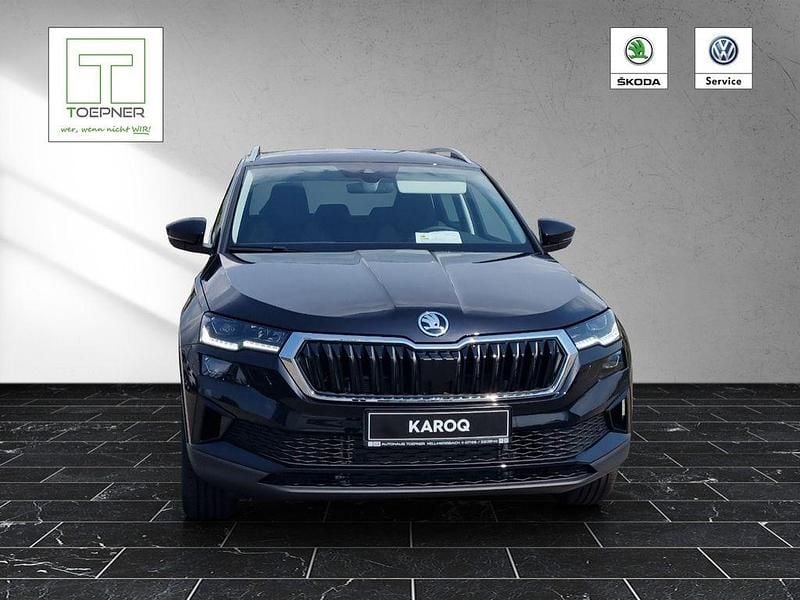 Schwarz Neu 2025 Skoda Karoq Tour SUV | 38.190 € (Fairer Preis) - Bild 1/4