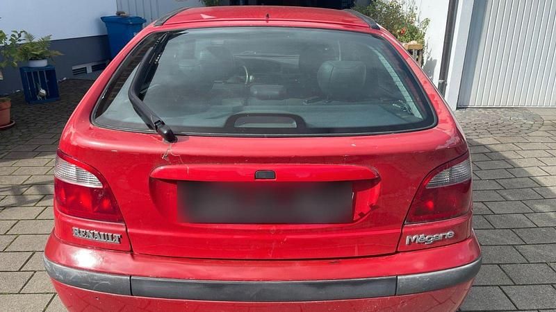 Gebraucht Renault Mégane 95 PS (69 kW) 2001 Rot Limousine