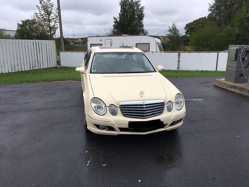 Gebraucht Mercedes E200 136 PS (100 kW) 2009 Beige Limousine