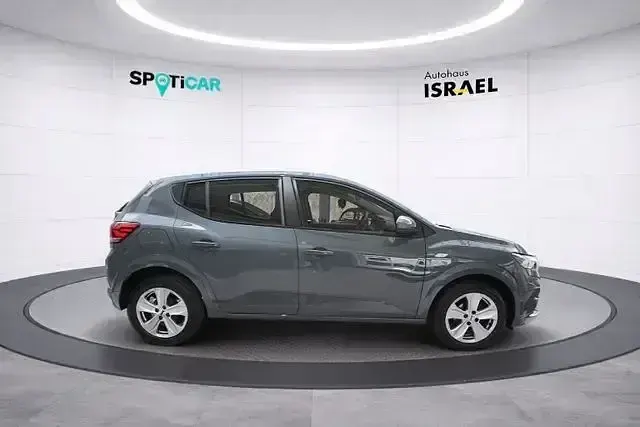 Używany Dacia Sandero Expression 91 KM (66 kW) 2023 Szary Sedan/Limuzyna
