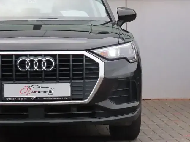 Gebraucht Audi Q3 Basis 150 PS (110 kW) 2021 Schwarz SUV