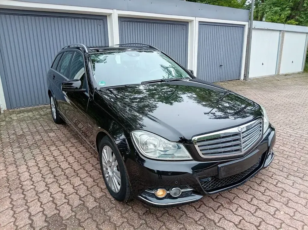 Gebraucht Mercedes C250 Elegance 204 PS (150 kW) 2011 Schwarz Limousine
