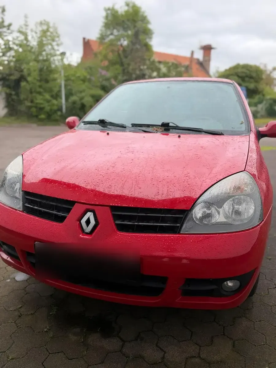 Używany Renault Clio Campus 75 KM (55 kW) 2007 Czerwony Coupe