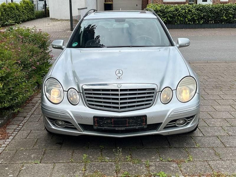Silber Gebraucht 2006 Mercedes E220 Elegance Limousine | 1.700 € (Superpreis) - Bild 1/4