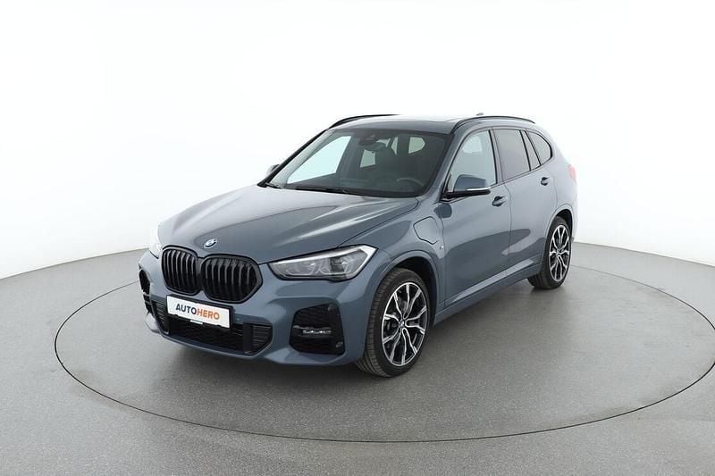 Grau Gebraucht 2020 BMW X1 M Sport SUV | 29.890 € (Etwas zu teuer) - Bild 1/3